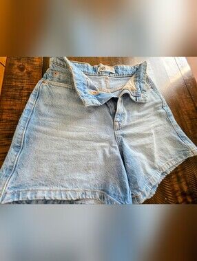 Zara Light Wash Denim Shorts - Casual High-Rise